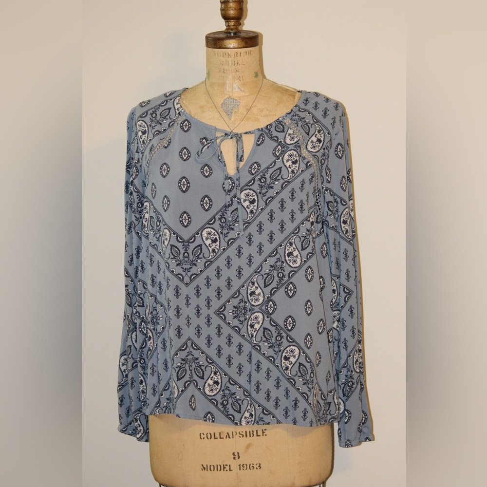 Women’s blouse with 3/4 sleeves with tie front size Large